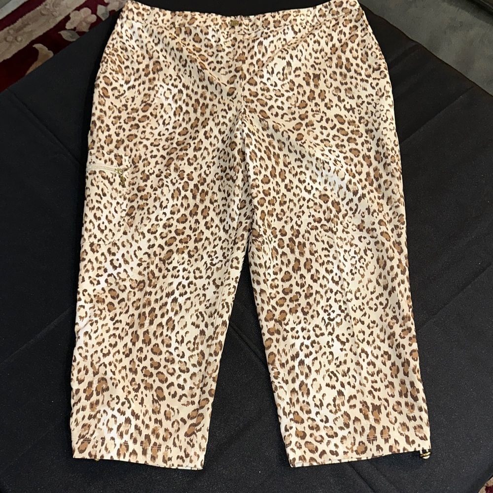 Chico’s Golf Leopard Print Capri Pants Size 1.5= Medium